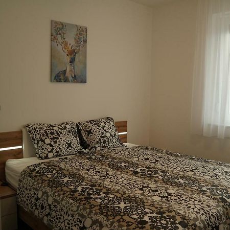 Holiday Apartman With Free Parking Győr Esterno foto
