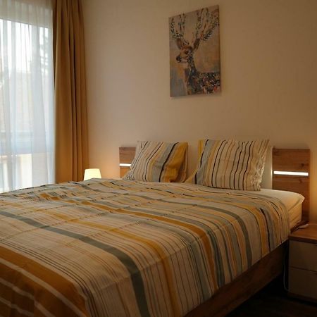 Holiday Apartman With Free Parking Győr Esterno foto