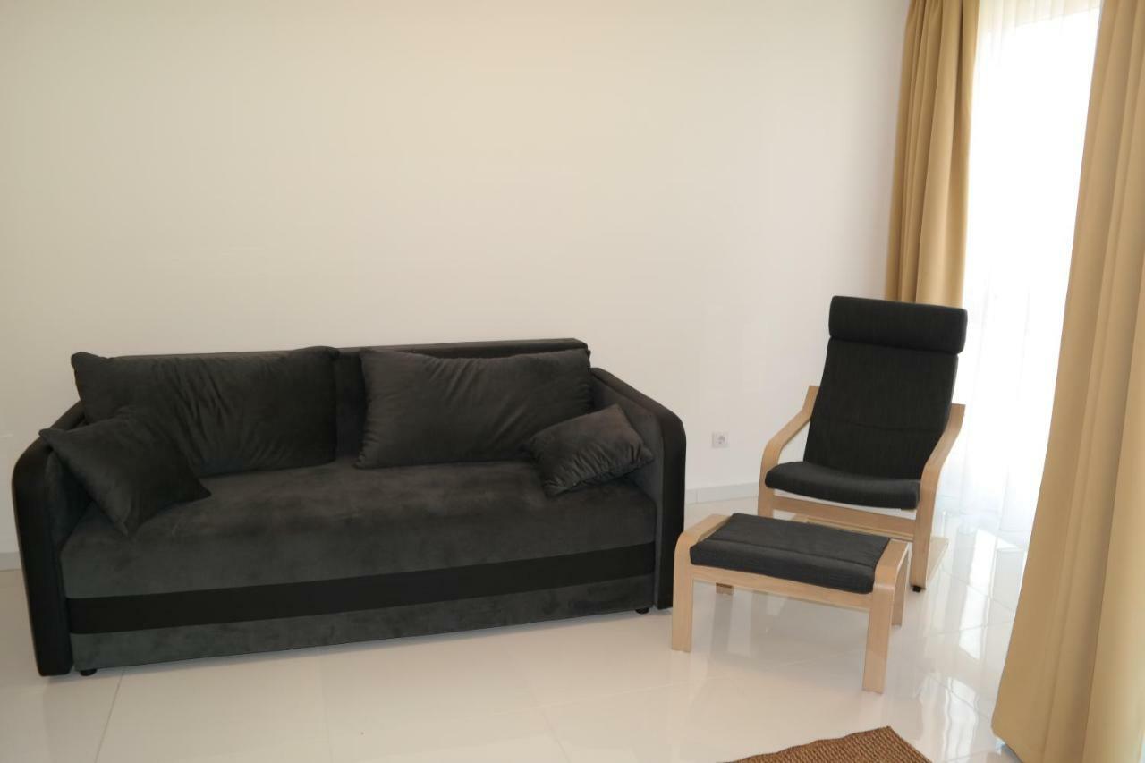 Holiday Apartman With Free Parking Győr Esterno foto